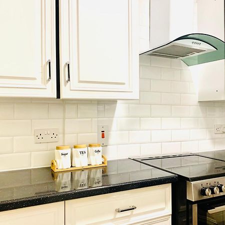Cosy 2 Bedroom Apartment In Swiss Cottage. Лондон Экстерьер фото
