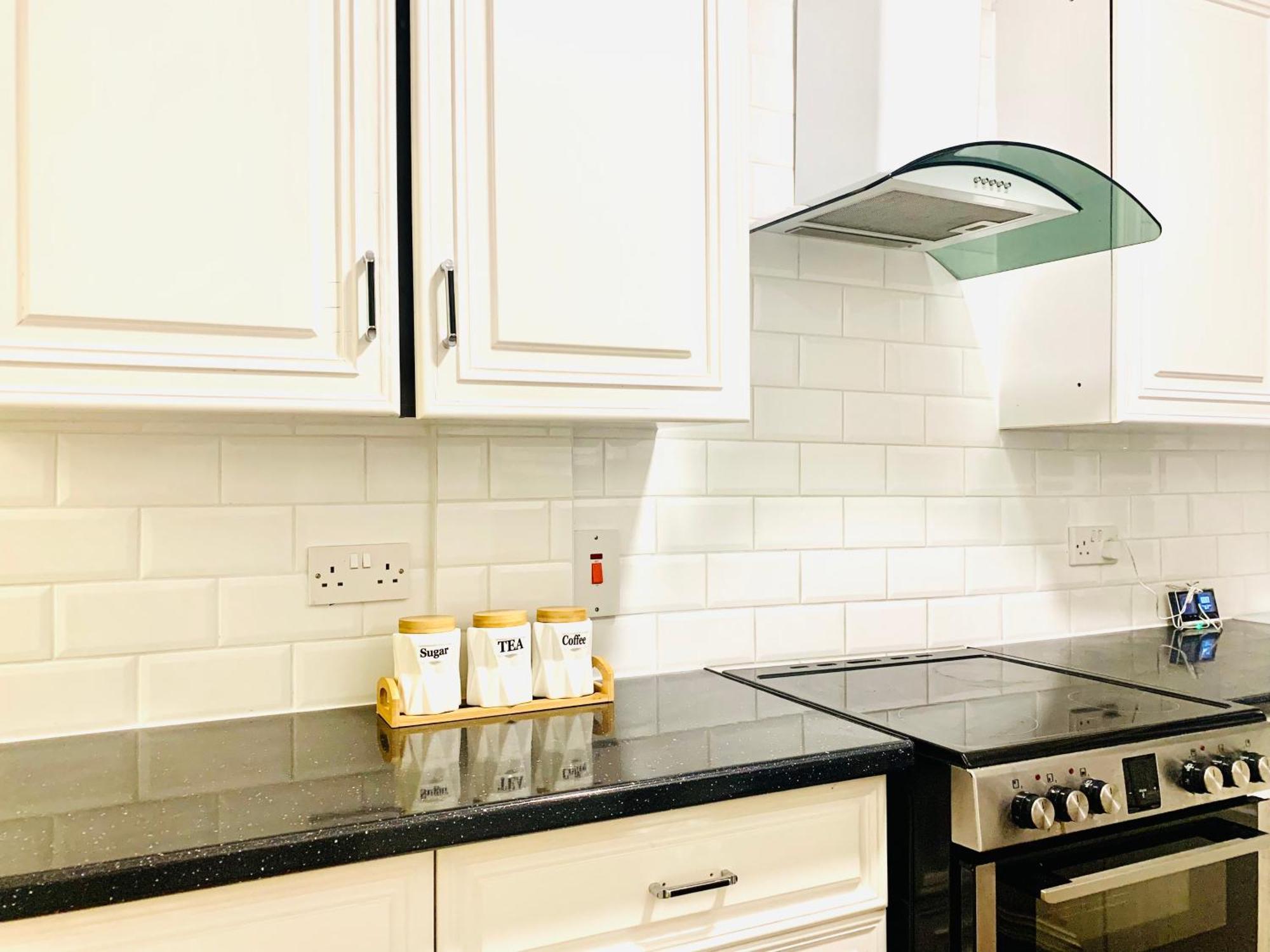 Cosy 2 Bedroom Apartment In Swiss Cottage. Лондон Экстерьер фото